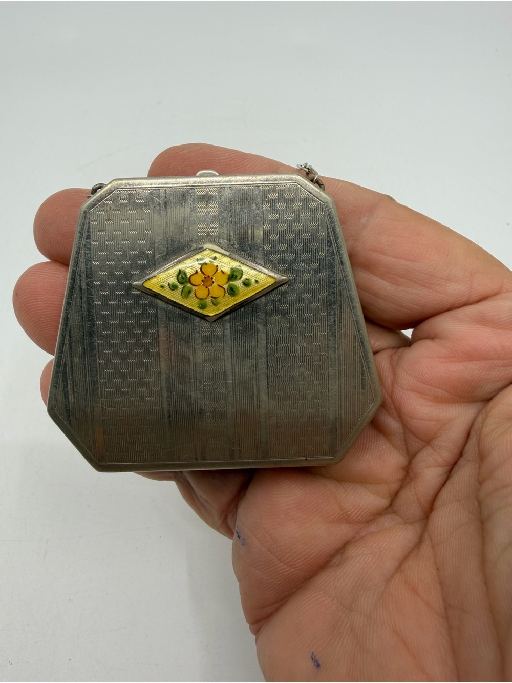 Vintage Silver Tone Floral Emblem compact dance purse - Picture 7 of 7